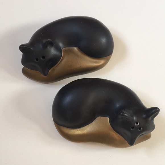 Threshold Other - Salt & Pepper Fox Shakers